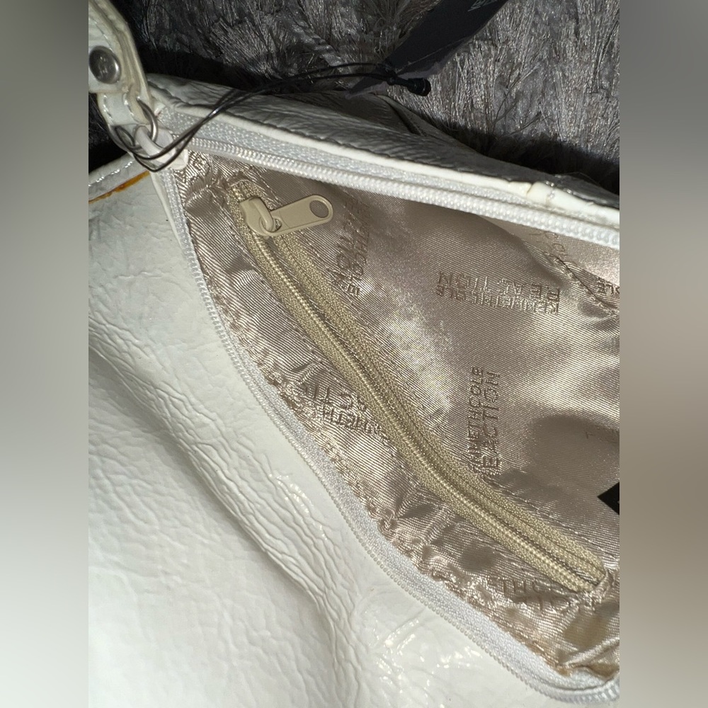 Kenneth Cole clutch - Picture 4 of 7